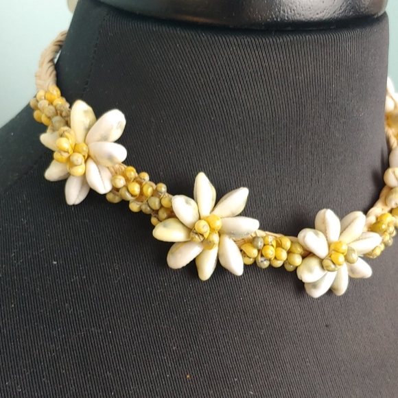 Shell necklace - Picture 3 of 5